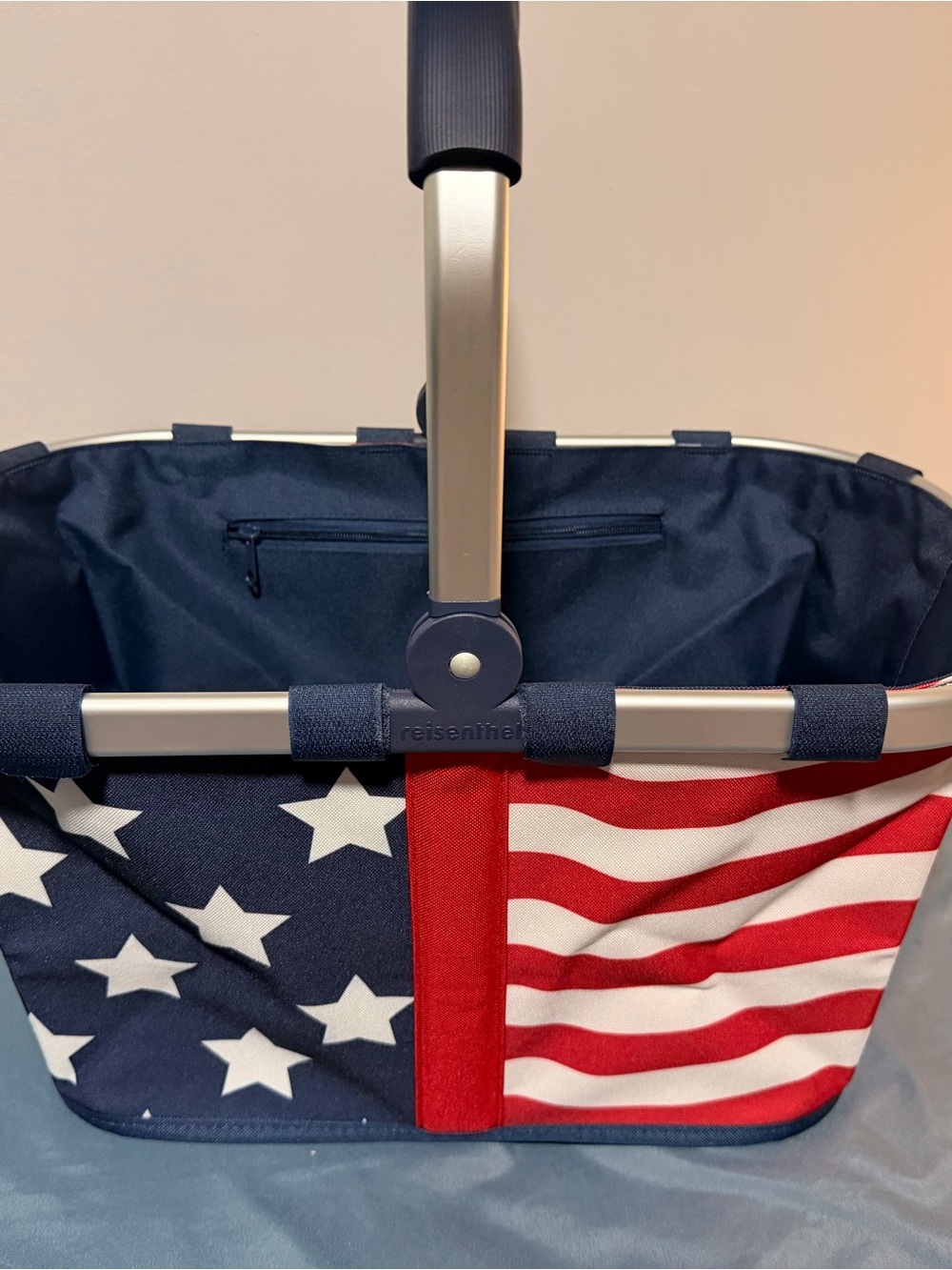 Reisenthel Foldable Market Basket – Navy & Red Stars Pattern